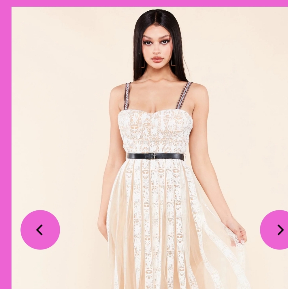 LACE MIDI DRESS IN  A LINE SILHOTTE.Designer/privilege.Three layers.size s.